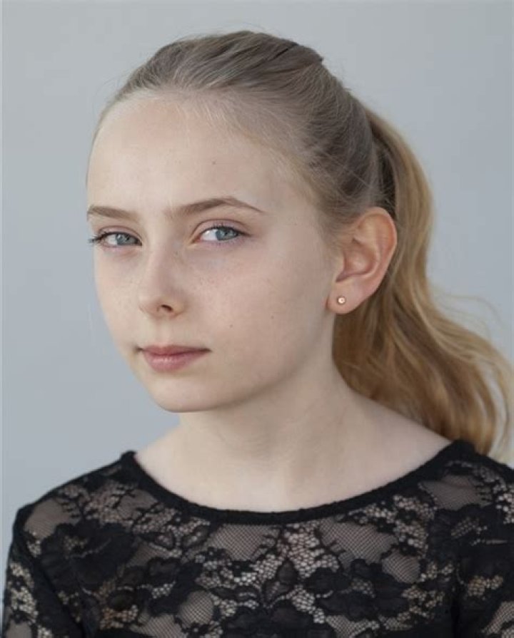 Anouk Darwin Homewood Height, Weight, Net Worth, Age, Birthday, Wikipedia, Who, Nationality, Biography