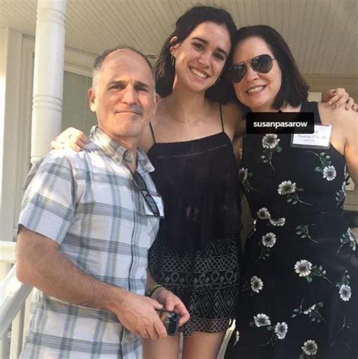 
Are Emma Pasarow Parents Still Married? Meet Ted And Susan Pasarow – Along For The Ride 
