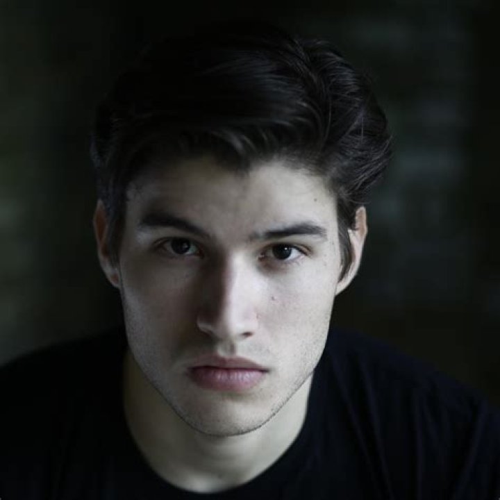 
Cameron Cuffe Height, Weight, Net Worth, Age, Birthday, Wikipedia, Who, Nationality, Biography 