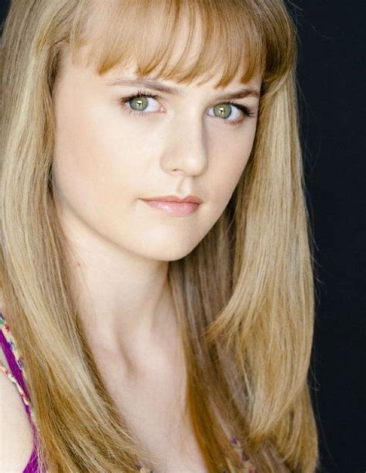 
Courtney Taylor Burness Height, Weight, Net Worth, Age, Birthday, Wikipedia, Who, Nationality, Biography 