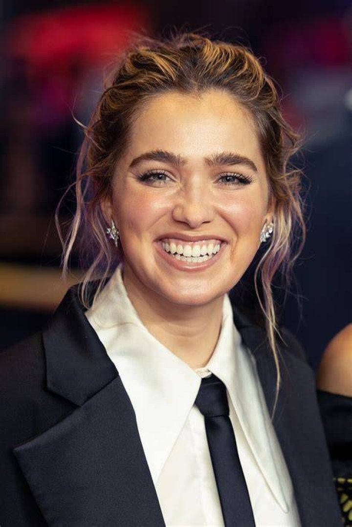 Haley Lu Richardson Height, Weight, Net Worth, Age, Birthday, Wikipedia, Who, Nationality, Biography
