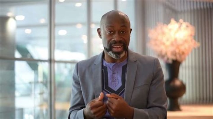 
Henry Bonsu Height, Weight, Net Worth, Age, Birthday, Wikipedia, Who, Nationality, Biography 