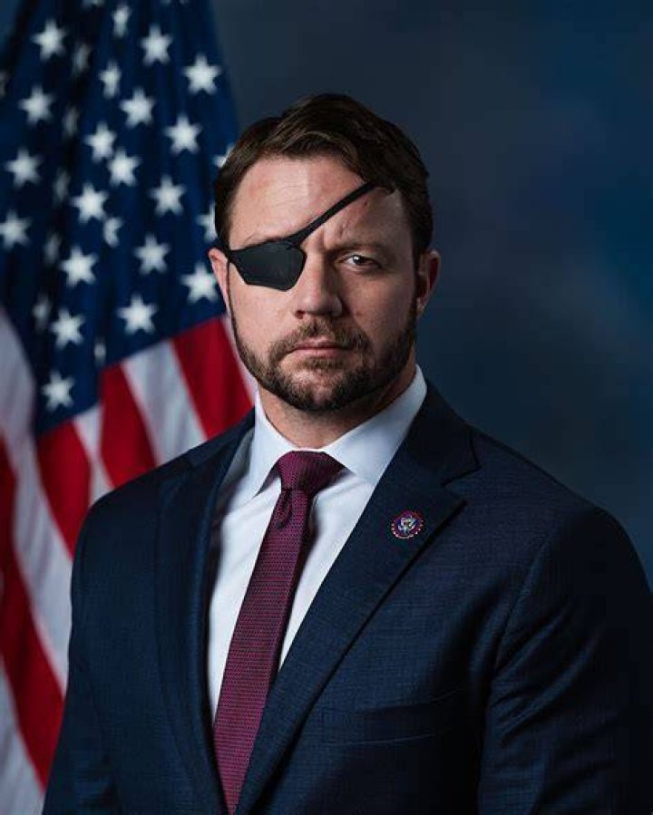 How Did American Politician Dan Crenshaw Injure His Eye?