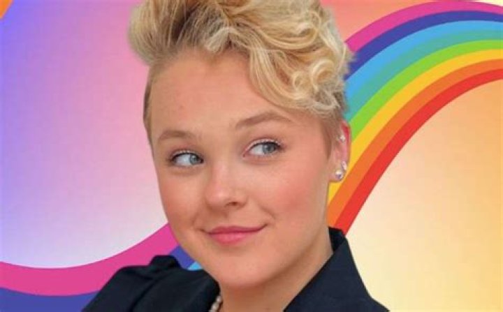 
Is JoJo Siwa Gay? JoJo Siwa Considers Her Status As A “Pansexual” 2022! 