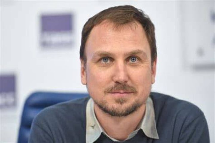 Lars Eidinger Height, Weight, Net Worth, Age, Birthday, Wikipedia, Who, Instagram, Biography