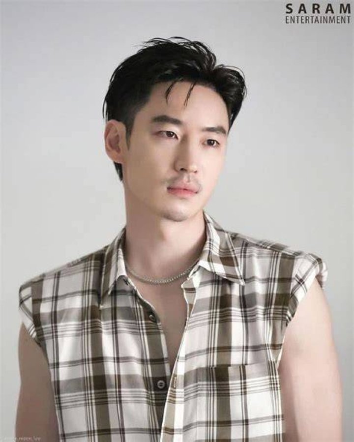Lee Je-hoon Height, Weight, Net Worth, Age, Birthday, Wikipedia, Who, Nationality, Biography