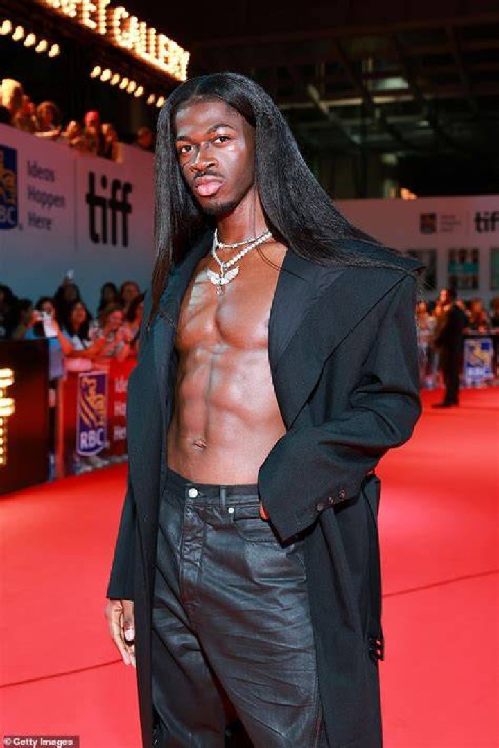 Lil Nas Height, Weight, Net Worth, Age, Birthday, Wikipedia, Who, Nationality, Biography