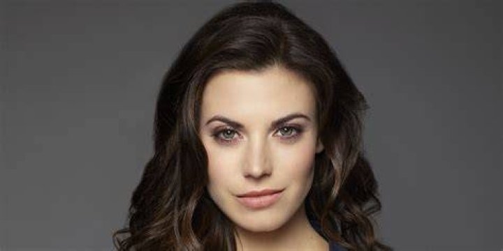 
Meghan Ory actress from “Once Upon a Time” Bio: Pregnant, Baby, Husband John Rerdon, Measurements, Net Worth 