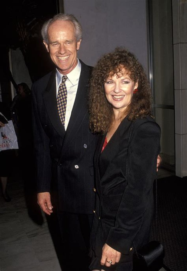 Mike Farrell’s Net Worth, Wife, Height, Biography. Is He Still Alive?