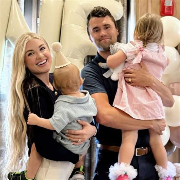 
Peter Schrager is Married to Wife: Erica Tracy. Kids. 