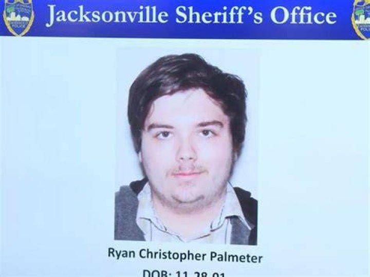 
Ryan Palmeter entering Jacksonville Dollar General before killing three people 