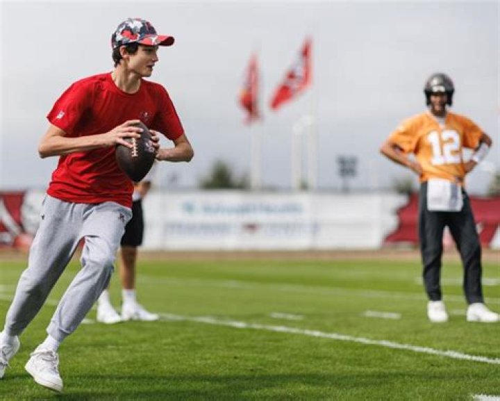 
Tom Brady Takes Rare Photo With Ex Bridget Moynahan After NFL Retirement 