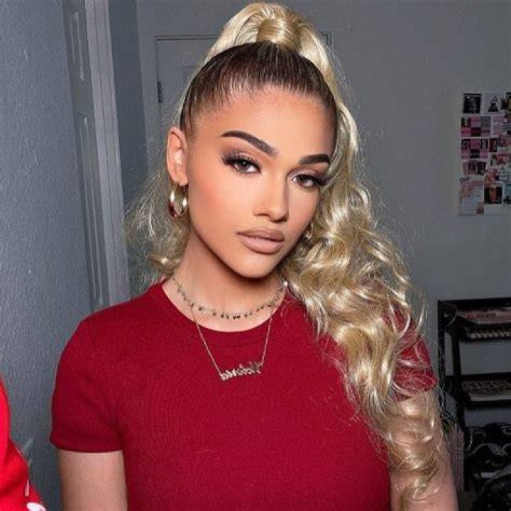 
Victoria Annunziato Height, Weight, Net Worth, Age, Wiki, Who, Instagram, Biography 