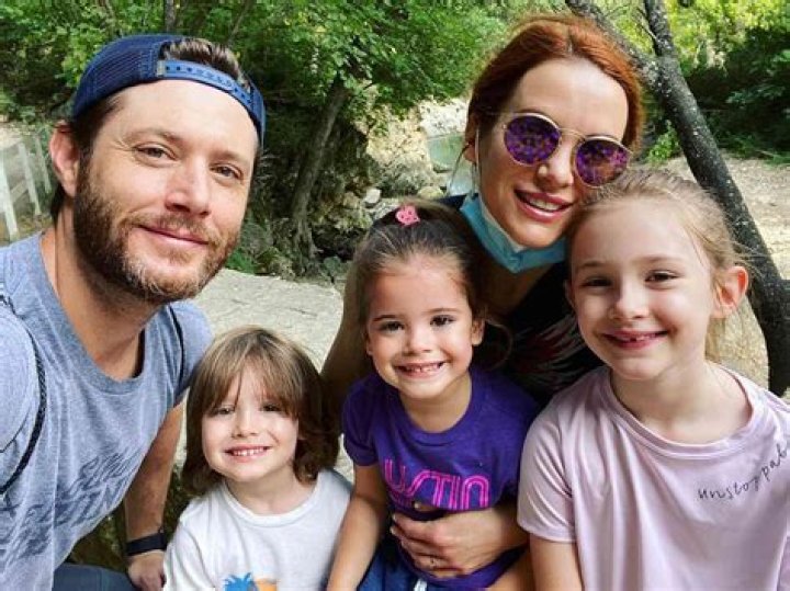 Who Are Ivar Jensen And Margaret Jensen? Ashley Jensen Parents, Siblings And Family