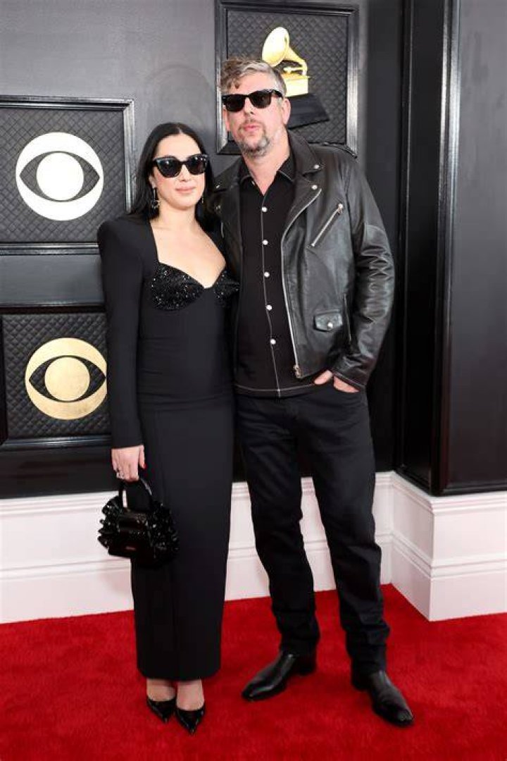 
Who Is Haley Mcdonald? Patrick Carney Cheating On Wife Michelle Branch As Photos Surfaces On Twitter 