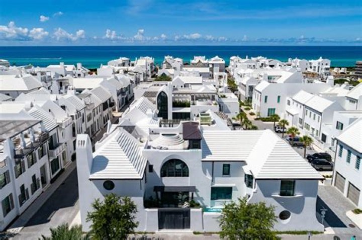 
Who is Luisa Villa? Squatter arrested for falsely claiming to be owner of Florida beach house in the absence of homeowner 